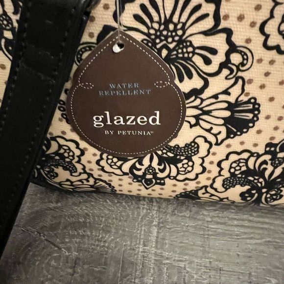 Petunia Pickle Bottom Baby Diaper Bag Pink Parisian Pansy Cross Town Clutch - Picture 16 of 16